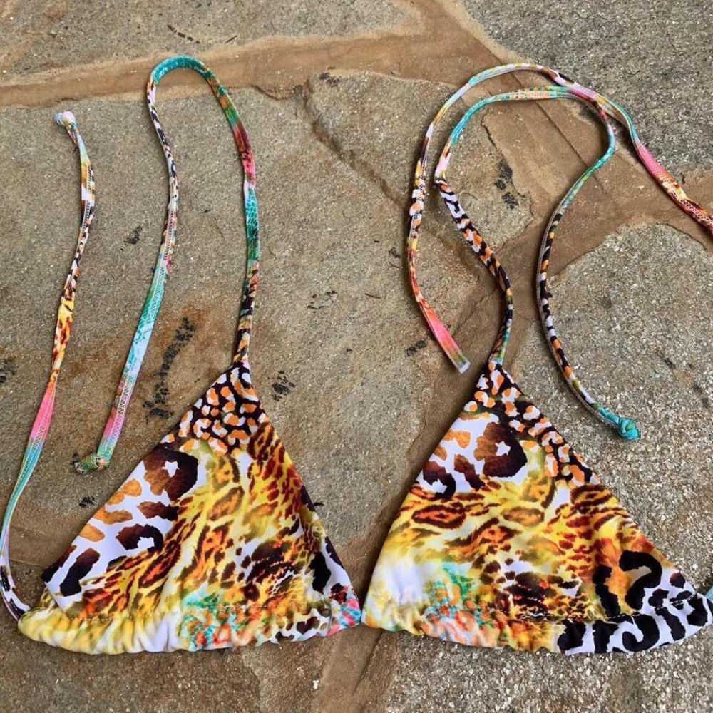 PrettyLittleThing Triangle String Bikini Top. Size 10/ Medium-Large. EUC.